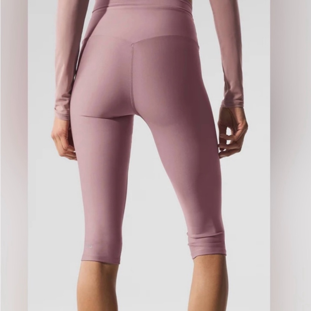 Alo Yoga Airlift Mesh High-Waist Divine Capri - Picture 4 of 12